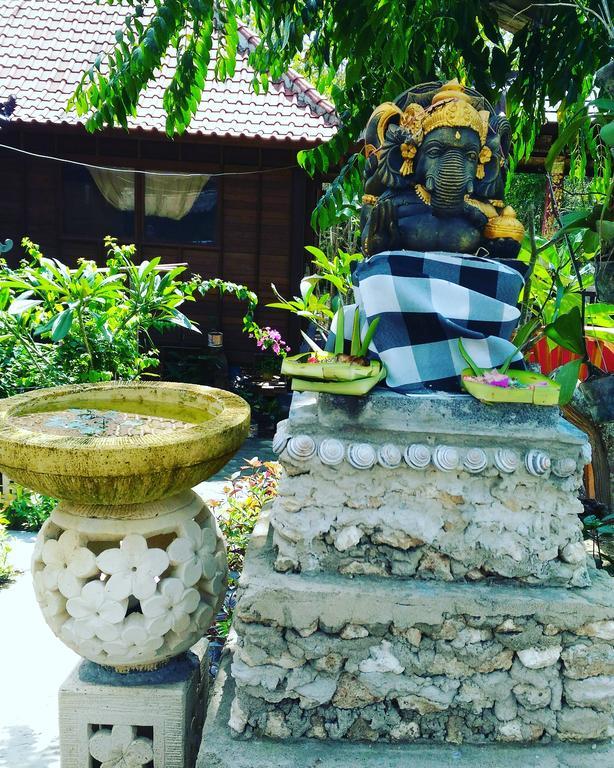 Lembah Bhucarya Hotel Nusa Lembongan  Exterior photo